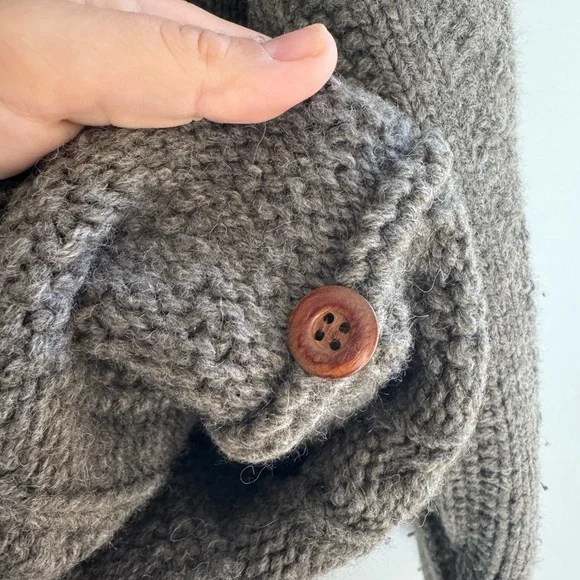 100% Wool Brown Cable Knit Sweater - Picture 3 of 4